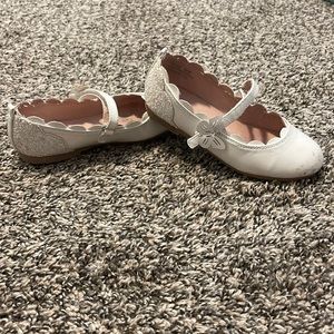 Toddler kid girls white dress shoe. Size 11.